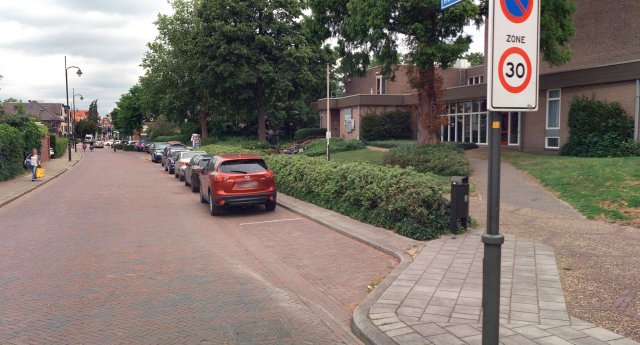 Huidige situatie parkeervakken Roelvinkstraat